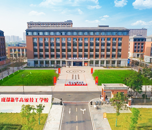 学校大门俯拍视角